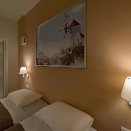 Linas - Mediterranean * Kalamata