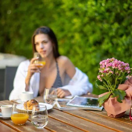 Linas - Mediterranean * Kalamata