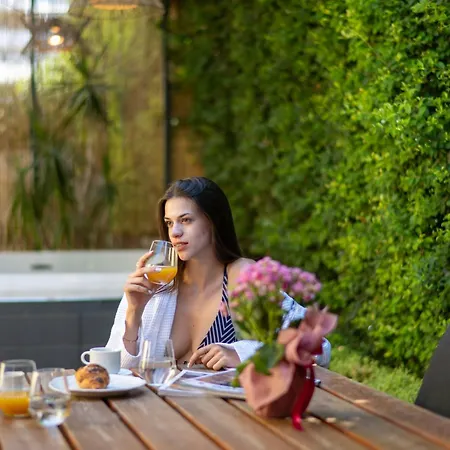 Linas - Mediterranean * Kalamata