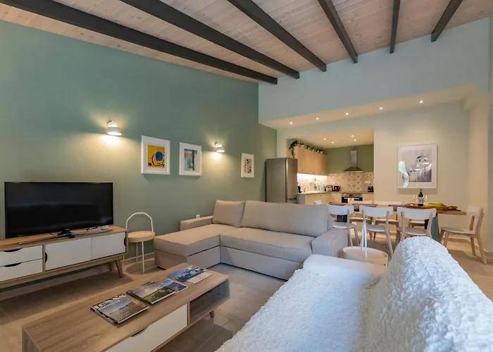 Linas - Mediterranean Calamata