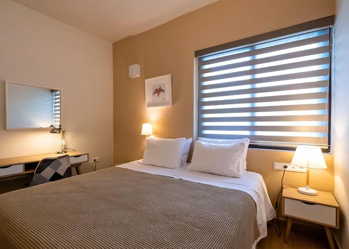 Linas - Mediterranean Calamata